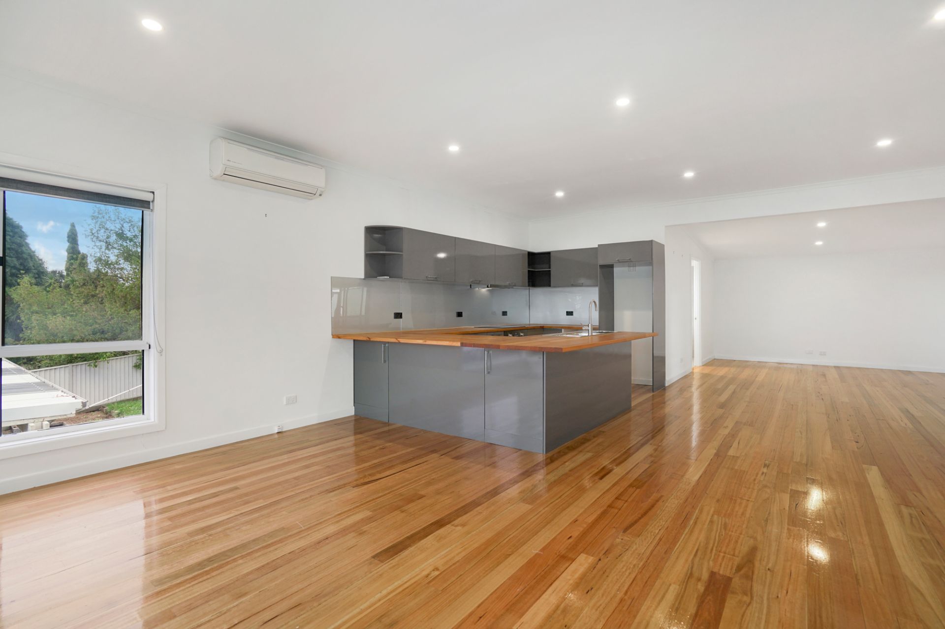304 Elsworth Street West, Mount Pleasant, Mount Pleasant, Mount Pleasant - Thumbnail 6