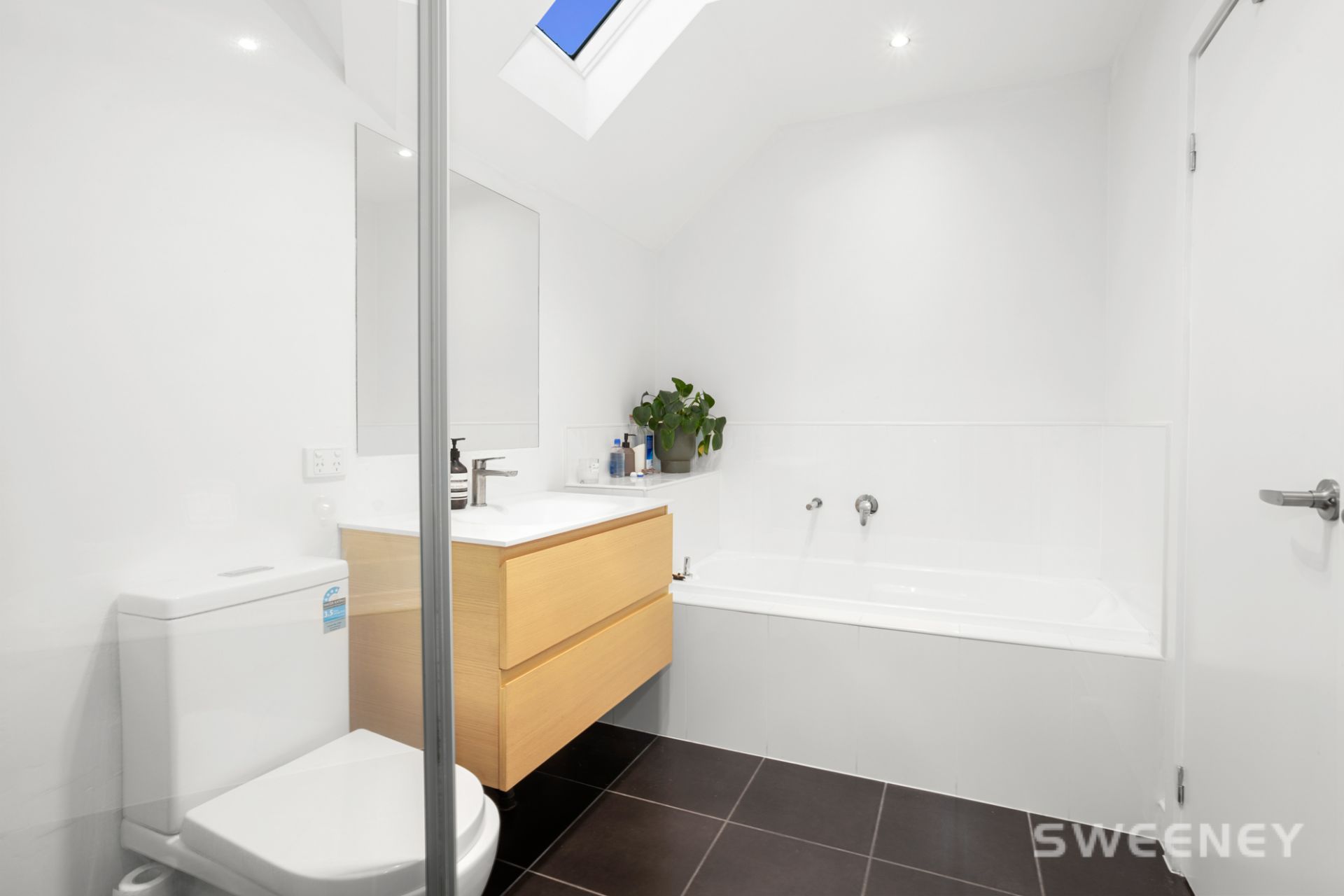 2/335 Blackshaws Road, Altona North - Thumbnail 8