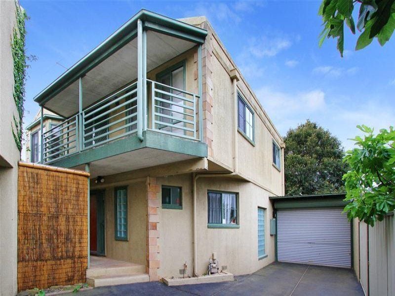 Spacious Townhouse With Everything at Your Feet