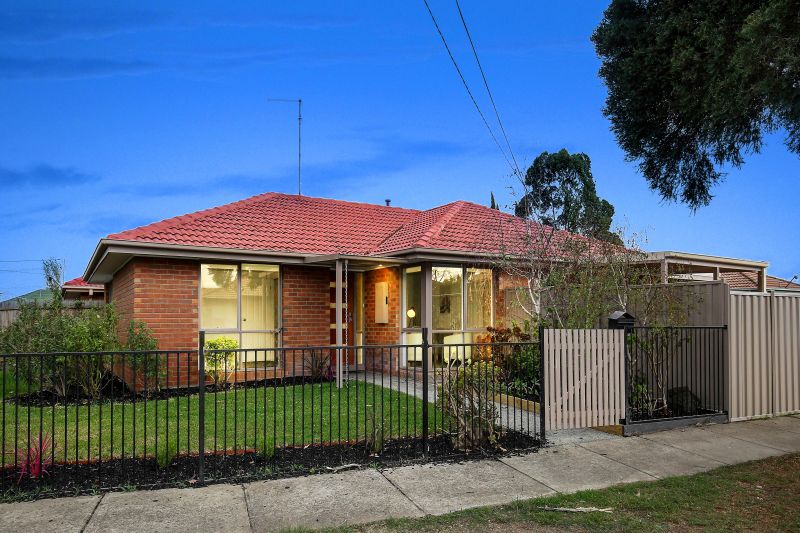 19 Horseshoe Crescent, Epping