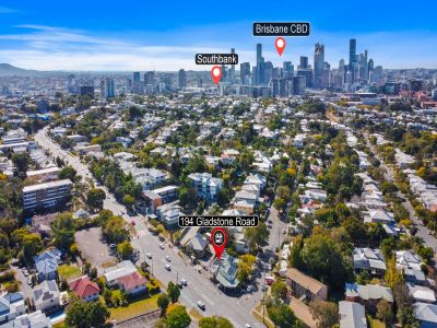 RARE REFURBISHED FREESTANDING RETAIL/OFFICE!