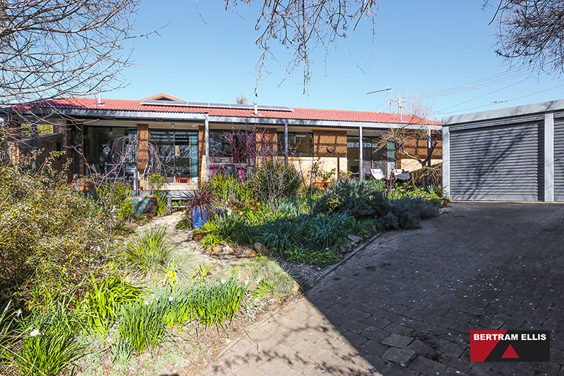 8 Casey Crescent, Calwell - Thumbnail 2