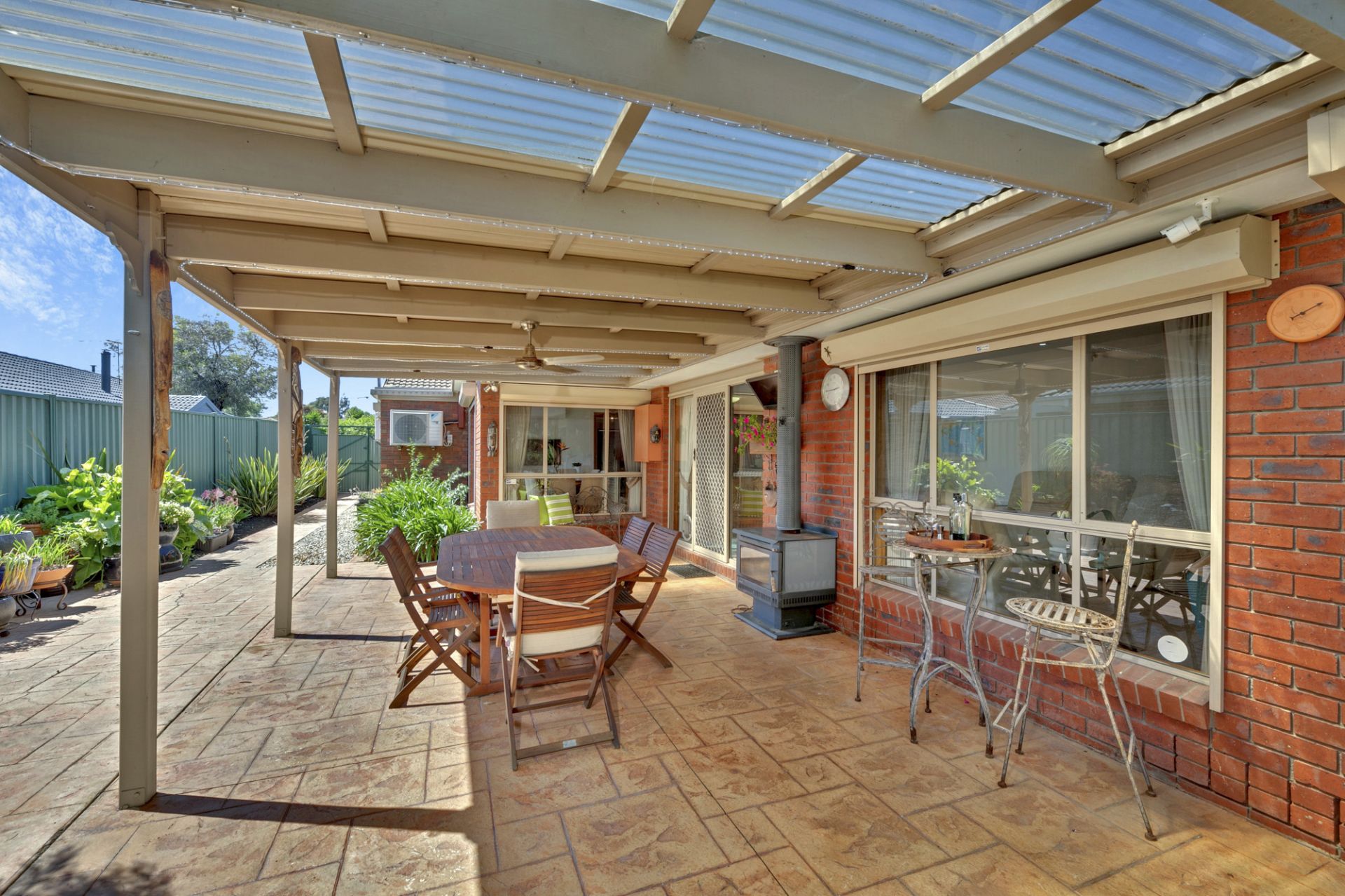 Effortless Living, Inspired Entertaining.        UNDER CONTRACT