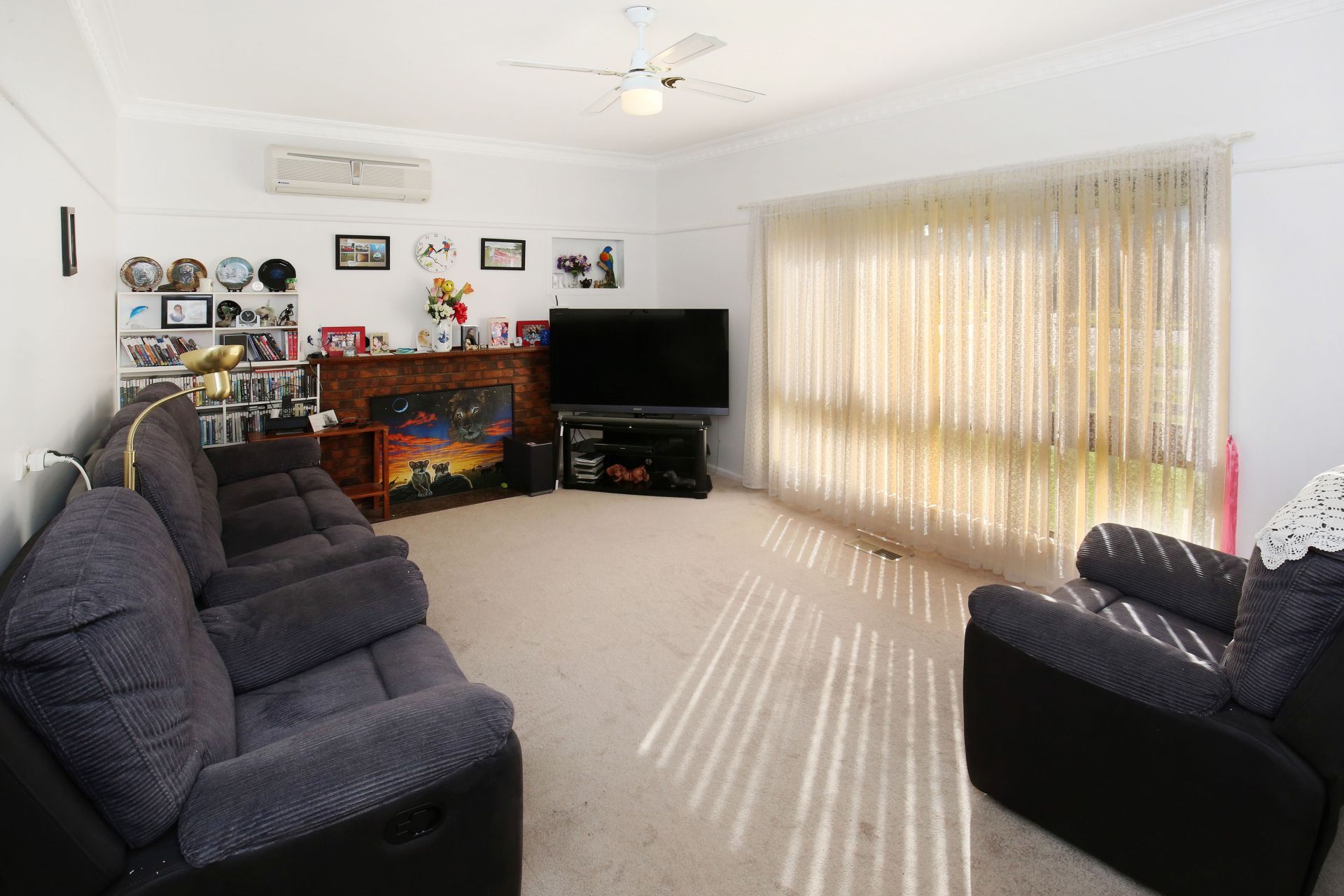 Superb Living In Supersized Surrounds