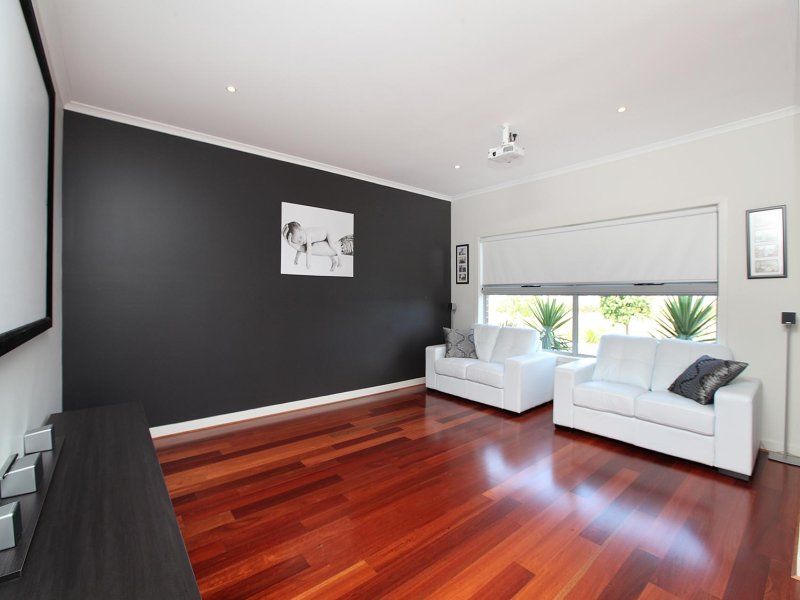 15 Damaine Circuit, Caroline Springs - Thumbnail 5
