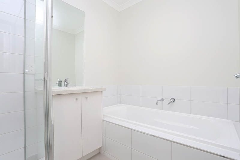 4/8 The Crossing, Caroline Springs