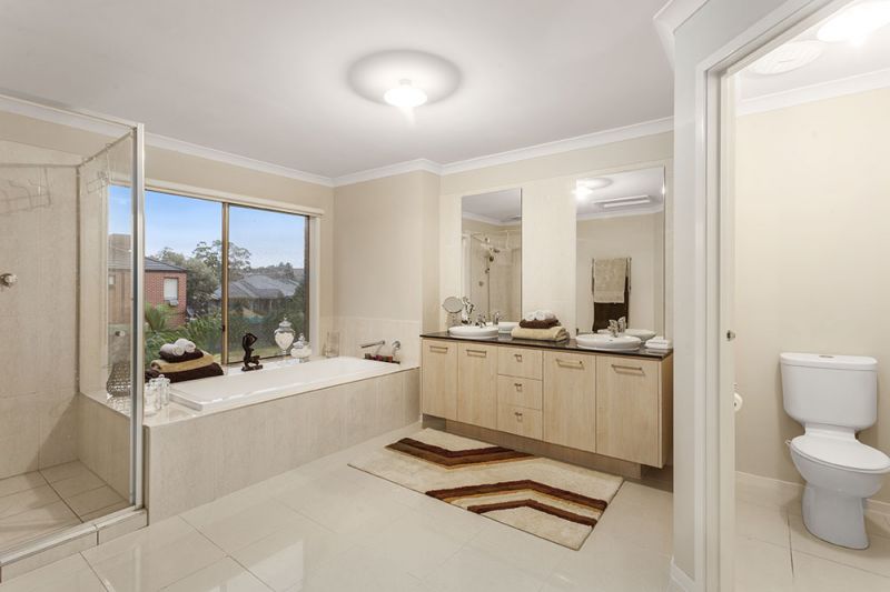 17 Hawkstowe Parade, South Morang - Thumbnail 6