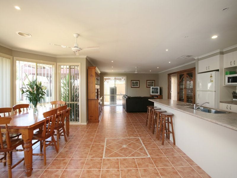 11 Astair Avenue SOUTH MORANG, South Morang - Thumbnail 6