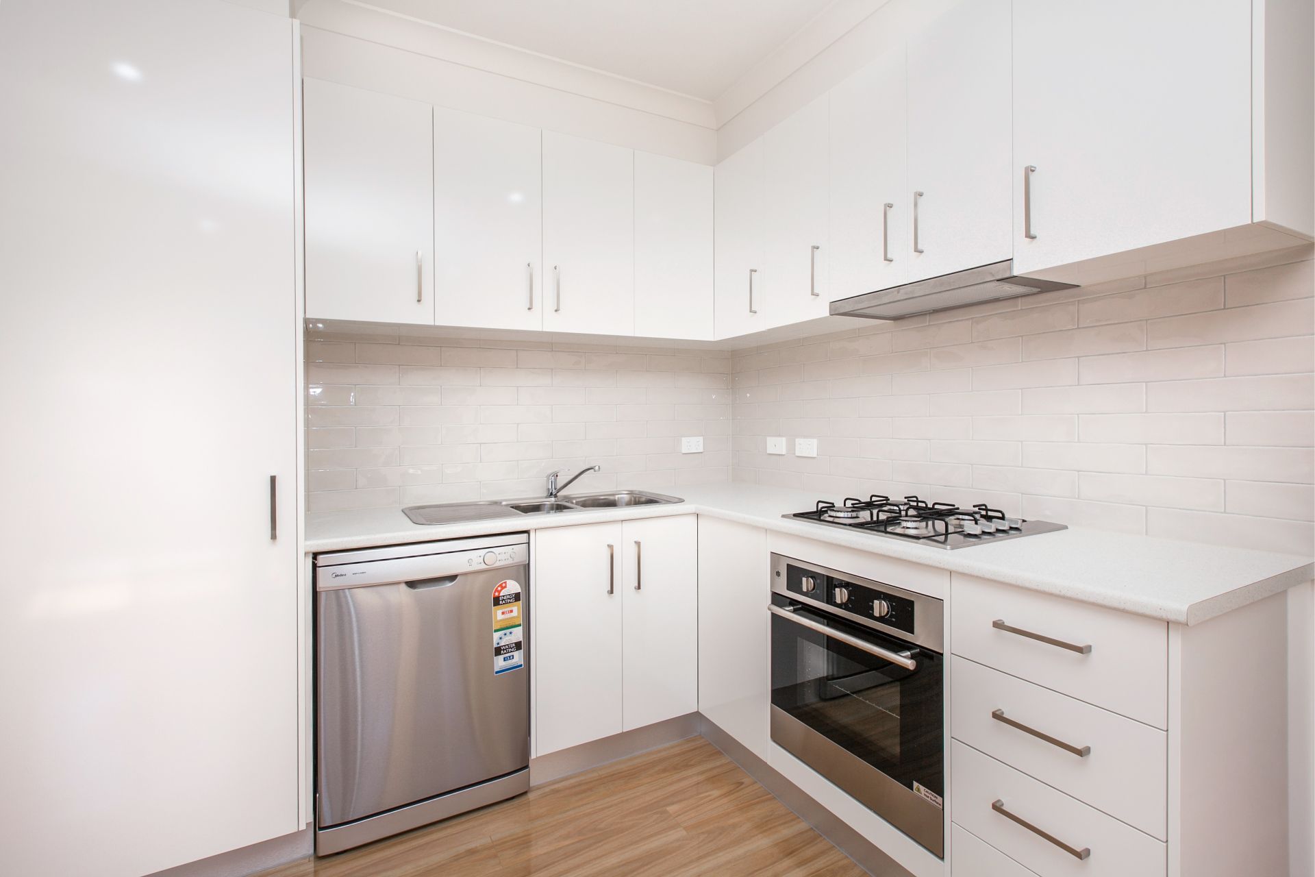 STYLISH UNIT IN GREAT LOCATION