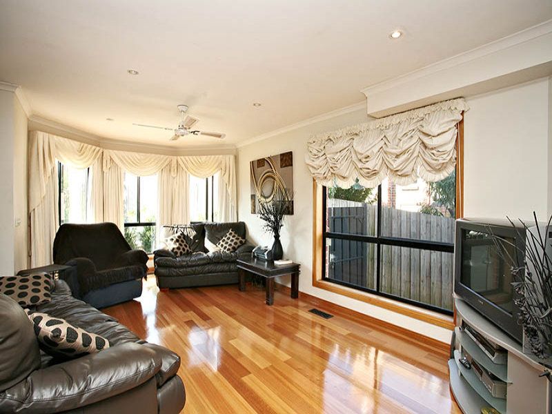 8 Appleberry Place SOUTH MORANG, South Morang - Thumbnail 5