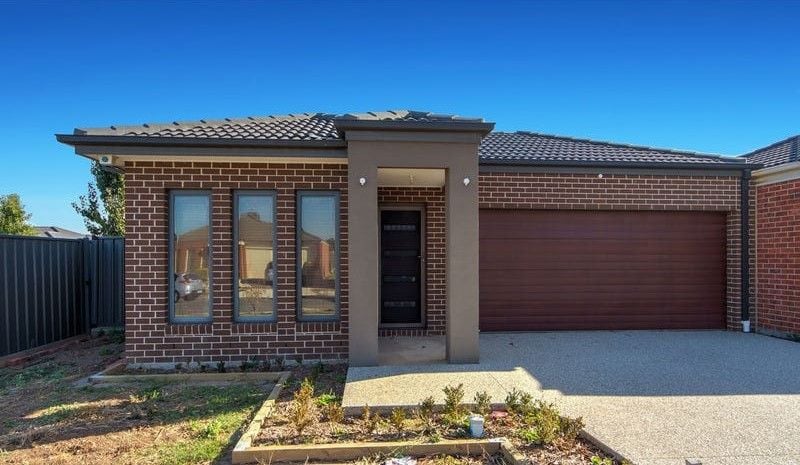 30 Duncombe Parkway, Deer Park
