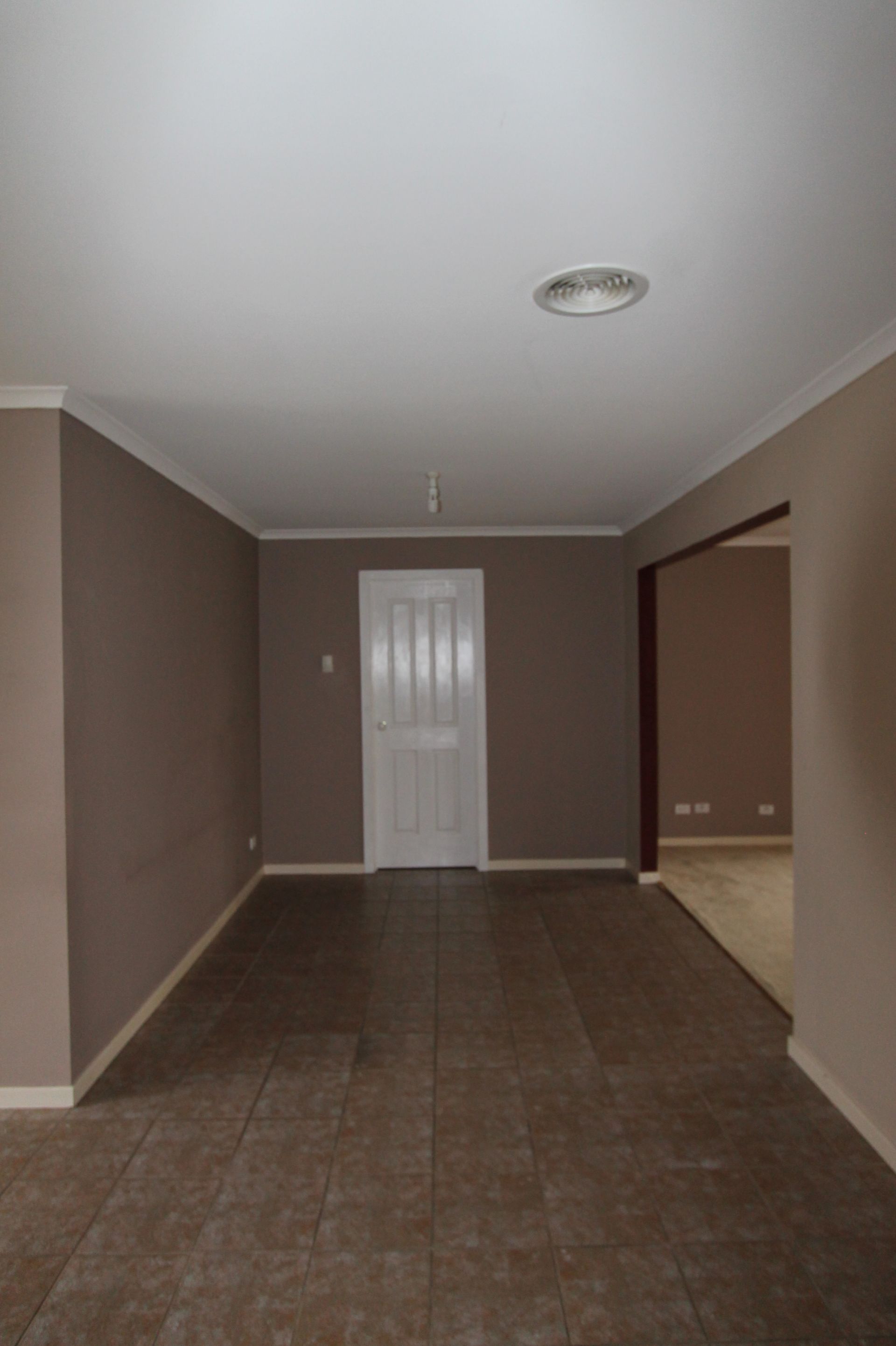 MODERN  TOWNHOUSE AT THE RIGHT PRICE