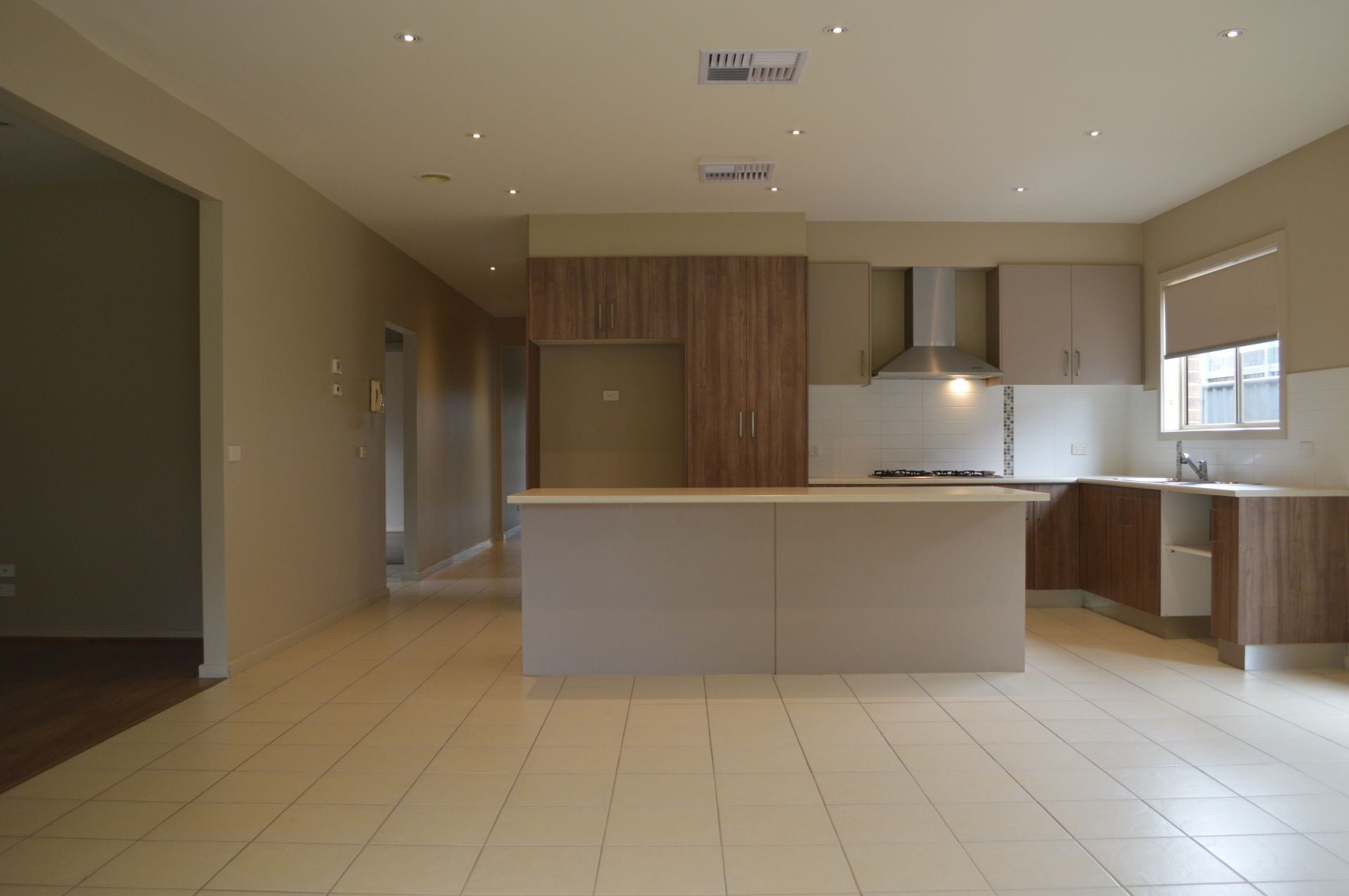 FINE FAMILY LIVING IN THE HAWKSTOWE ESTATE    *Insp Thu 24th Nov @ 4:40pm*