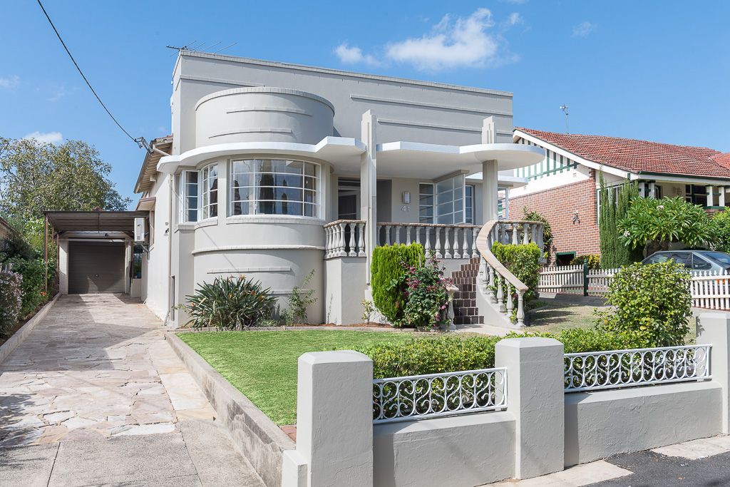 SOLD - Classic Period Style With Modern Family Ease