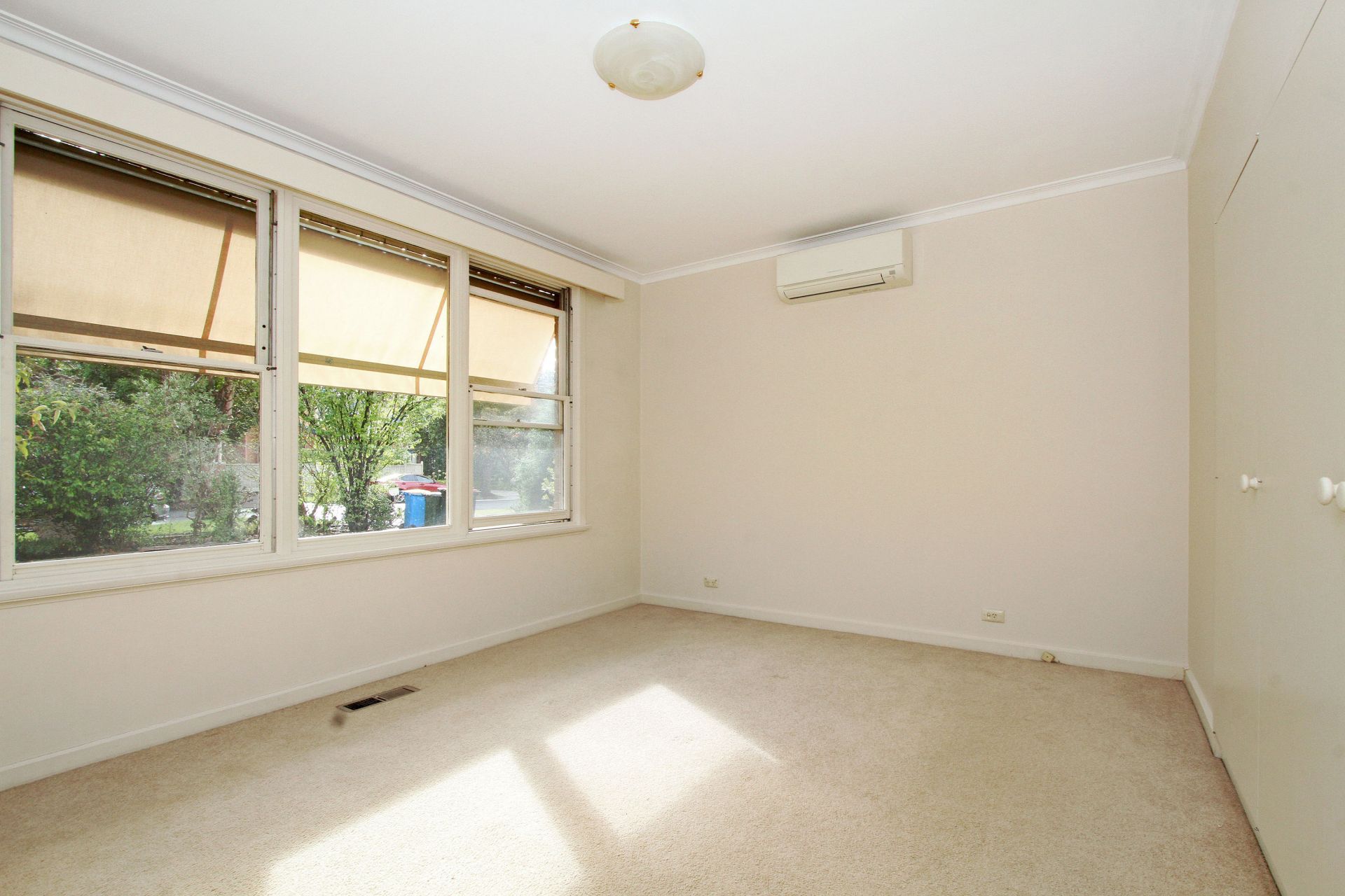 The perfect Kew home in the perfect Kew position! 
* 6 Month Lease*