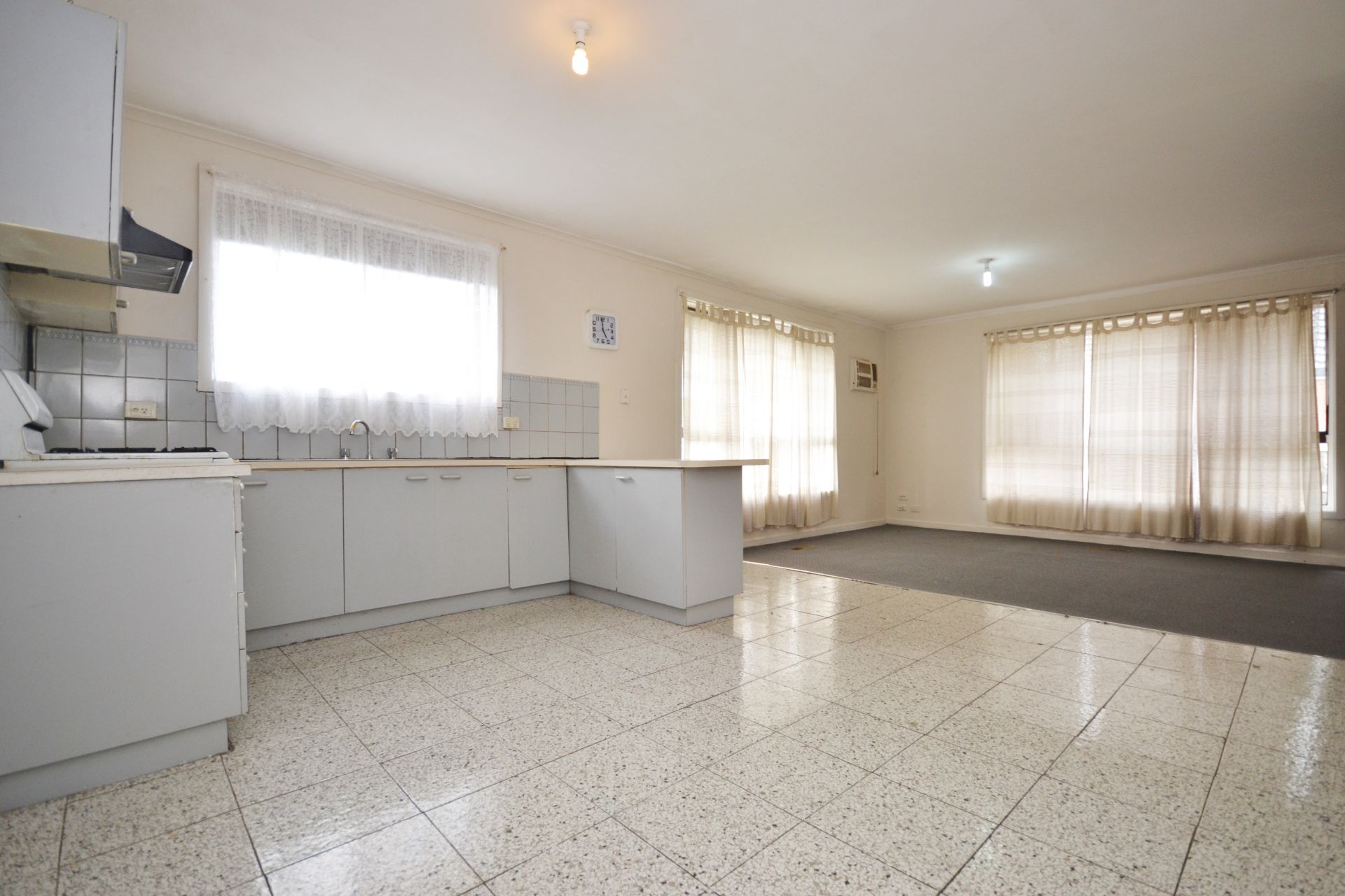 EXTRA LARGE UNIT WITH DOUBLE GARAGE