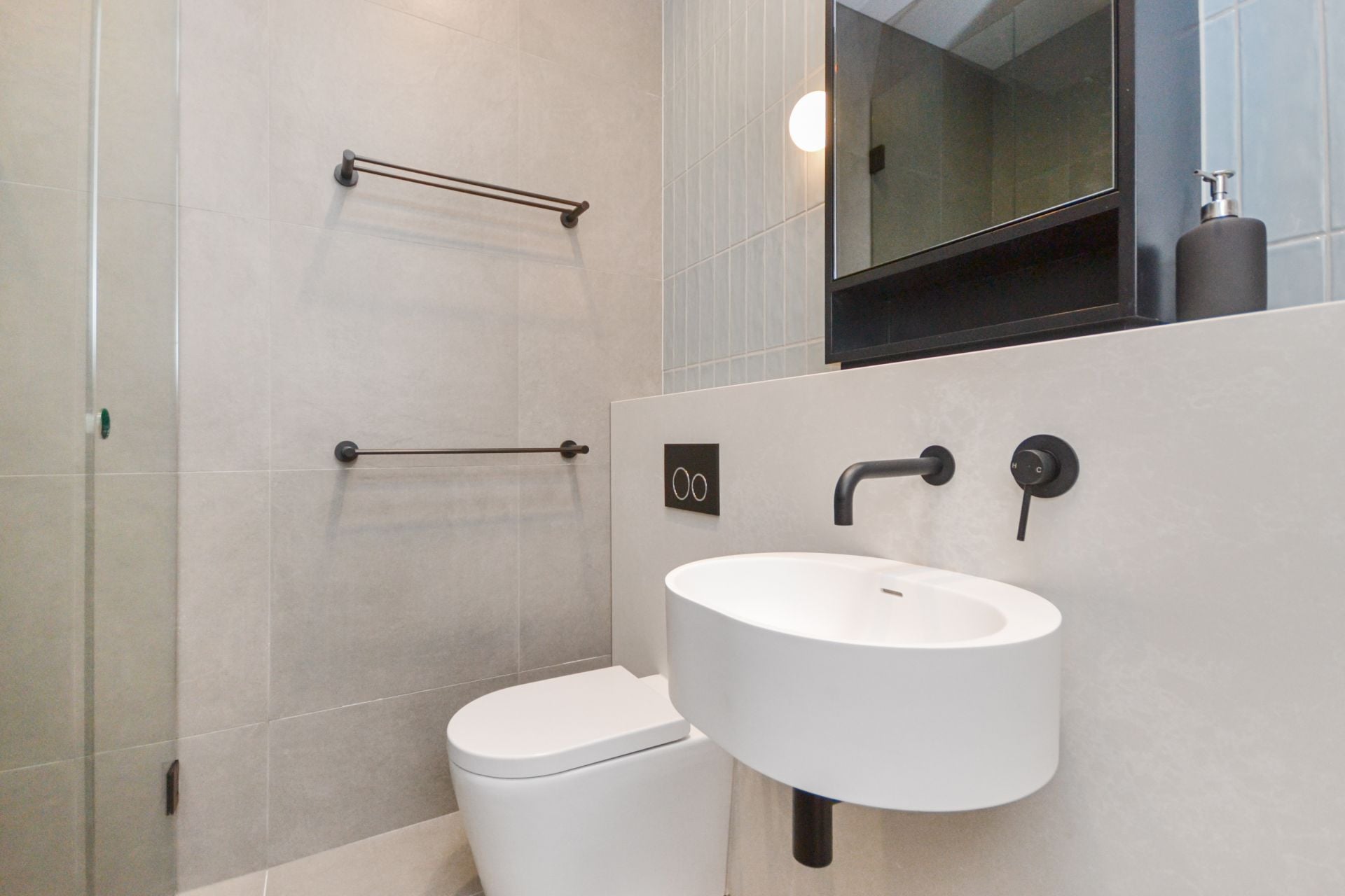 LUXURIOUS LIVING OVER TWO LEVELS