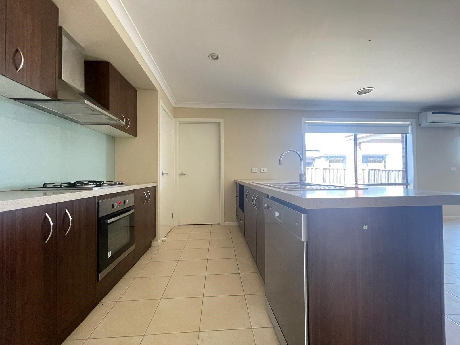 THIS MODERN HOME OFFERS SPACIOUS LIVING & CLOSE TO SCHOOLS