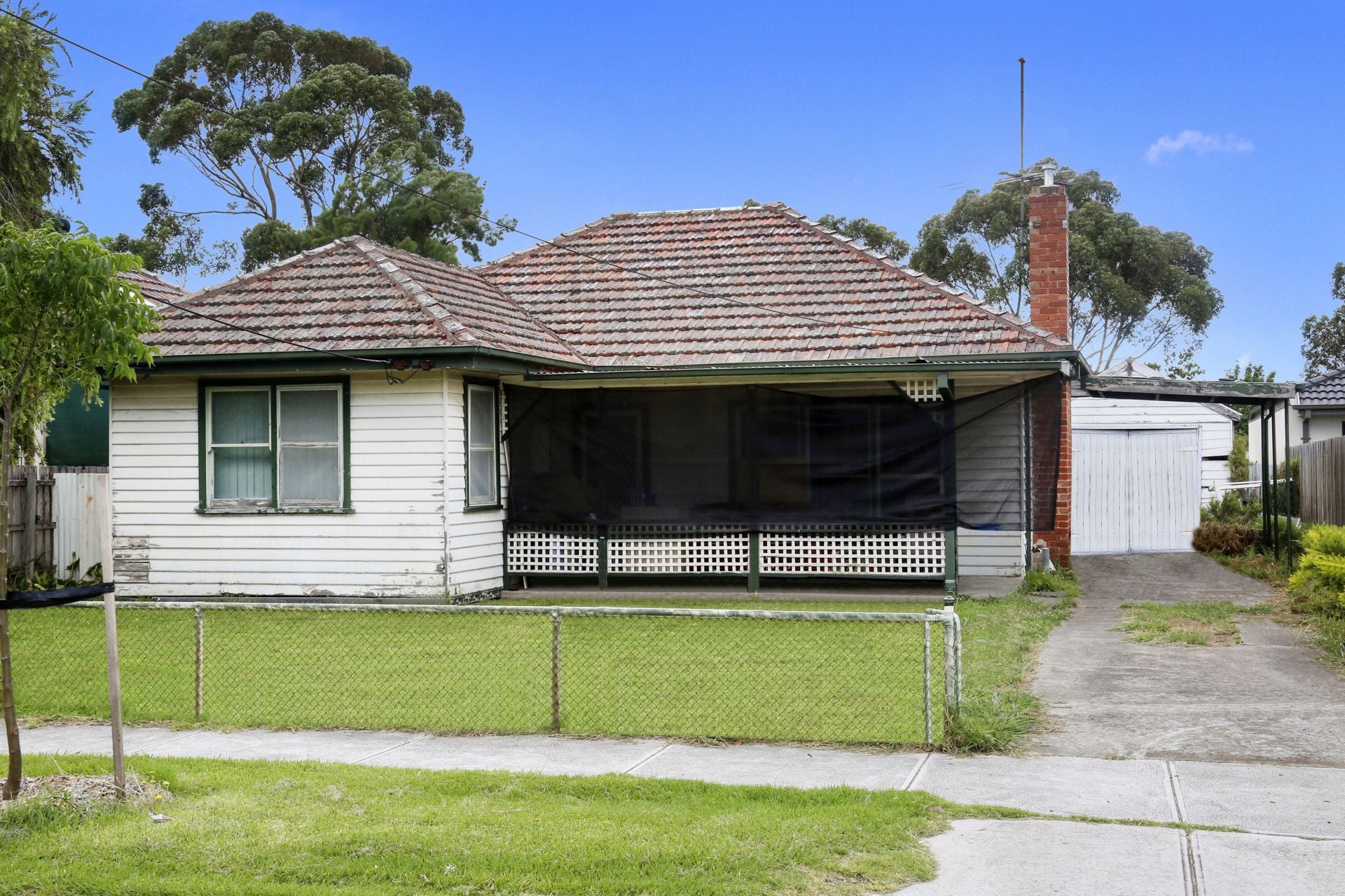 AFFORDABLE AND IN GREAT LOCATION!- 6 MONTH LEASE ONLY