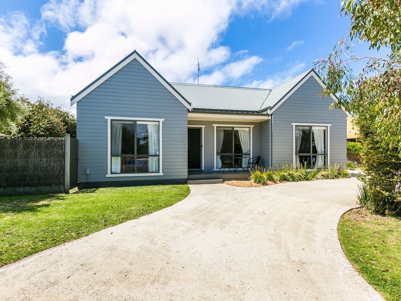 1/4 Coastal Court, Aireys Inlet - Thumbnail 2