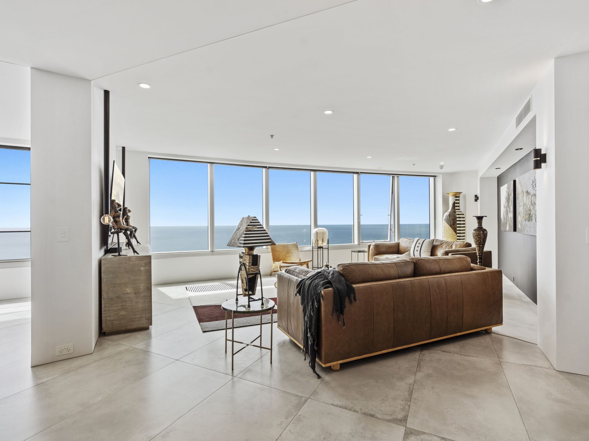 6402/9 Hamilton Avenue, Surfers Paradise - Thumbnail 3