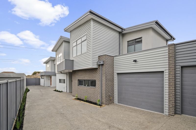 2/40 Hughes Parade, Reservoir