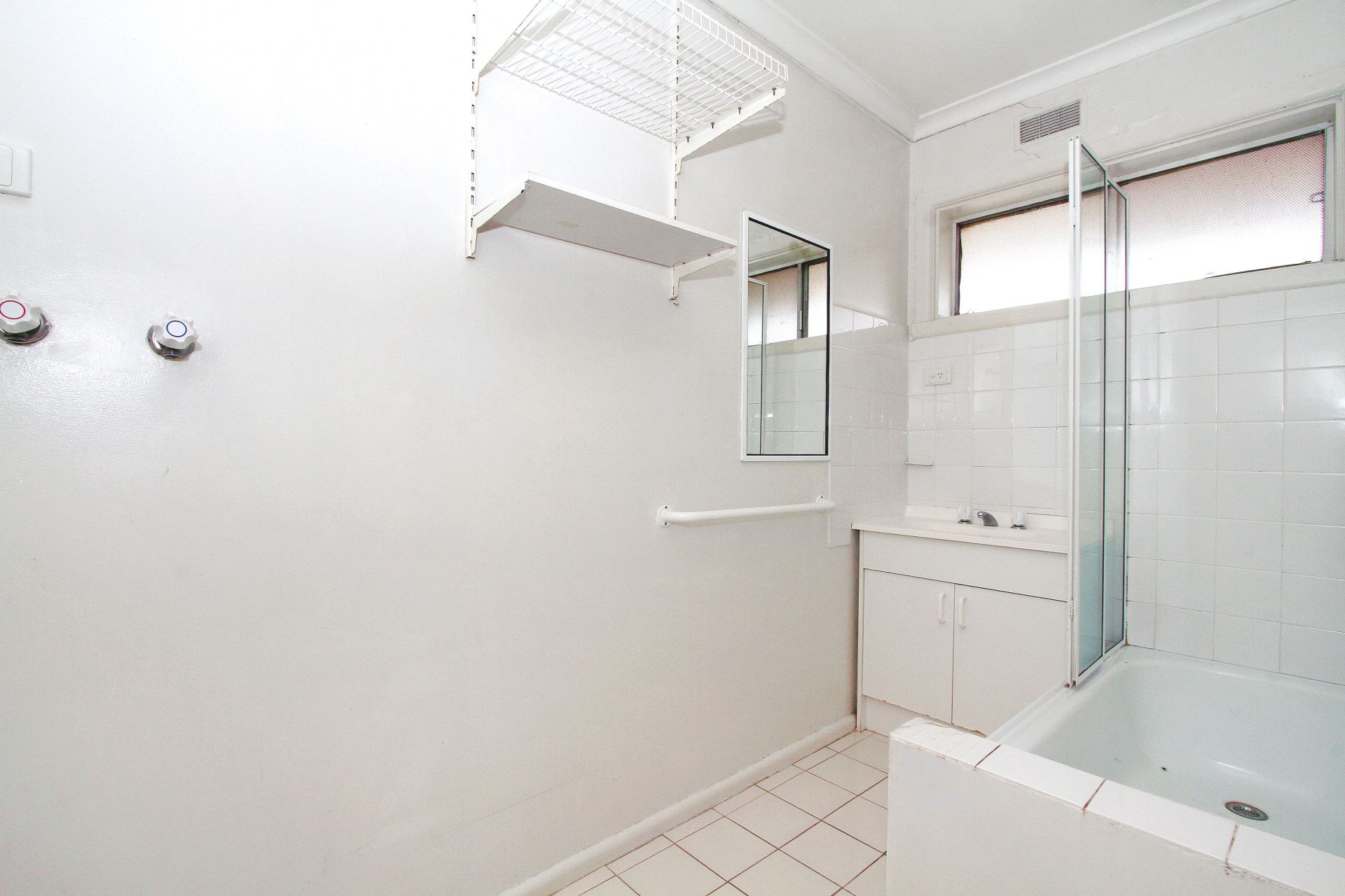 Neat and Tidy 2 Bedroom Apartment!