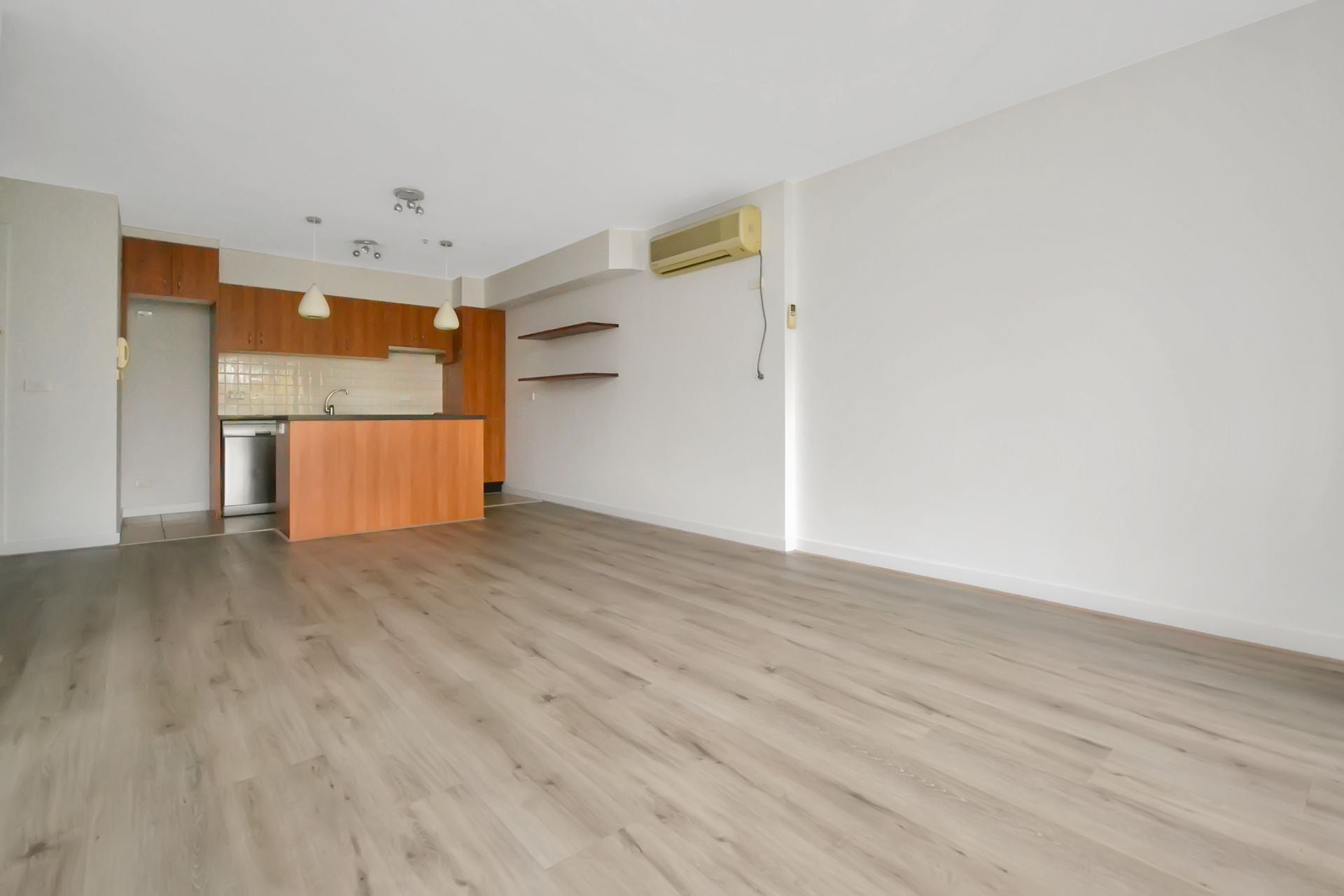 APARTMENT LIVING IN A VIBRANT LIFESTYLE SETTING