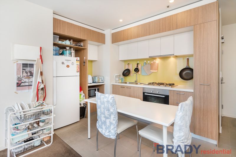 2401/8 Sutherland Street MELBOURNE VIC, Melbourne - Thumbnail 2