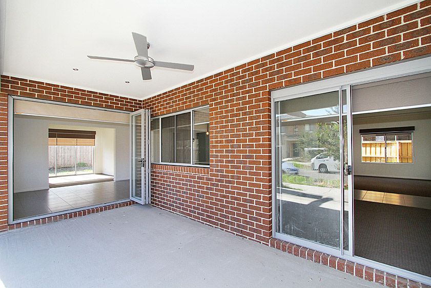 LOCATION & LIVING SPACE APLENTY!