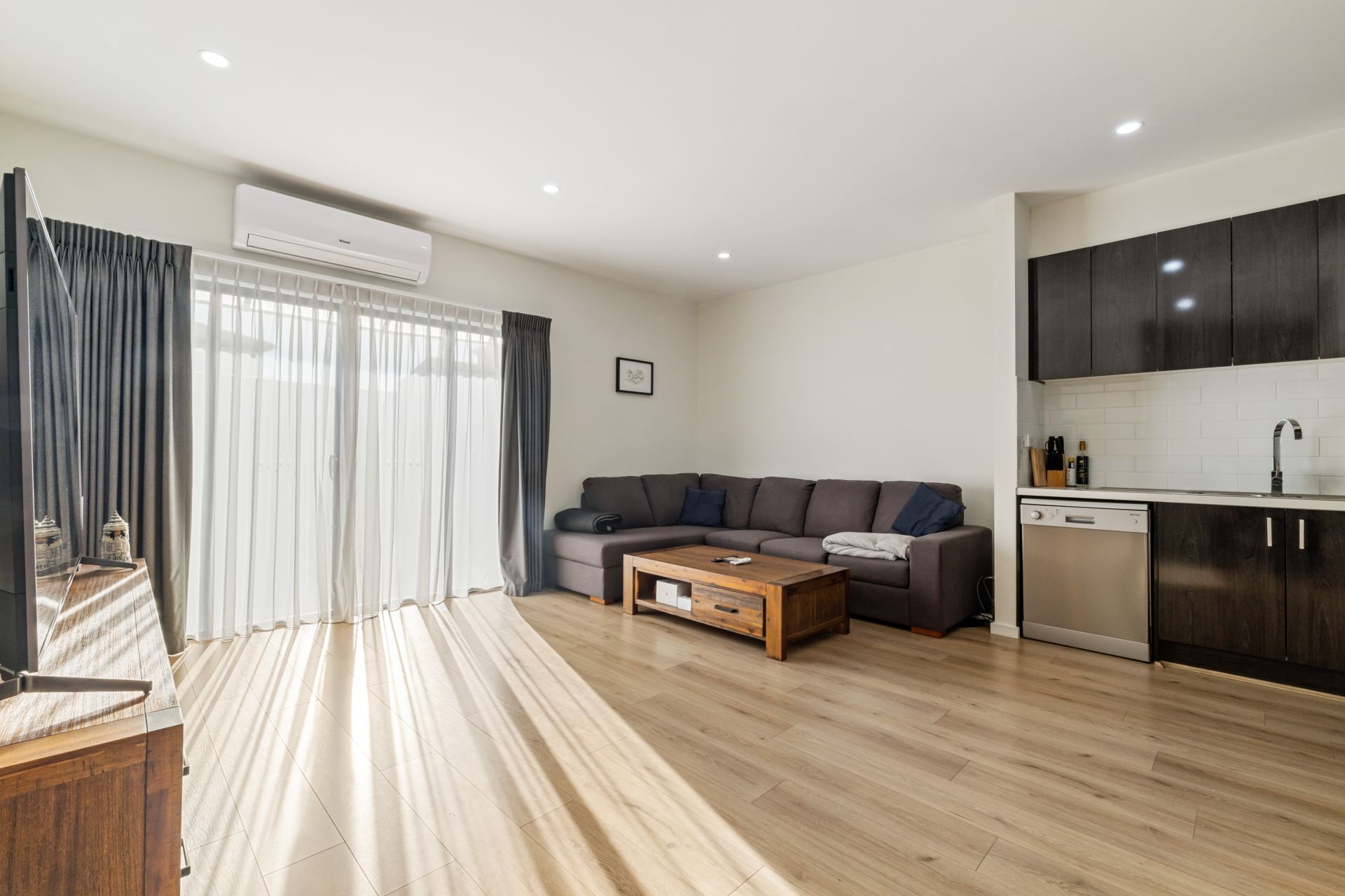 Modern & Light-Filled 2-Bedroom Unit for Rent