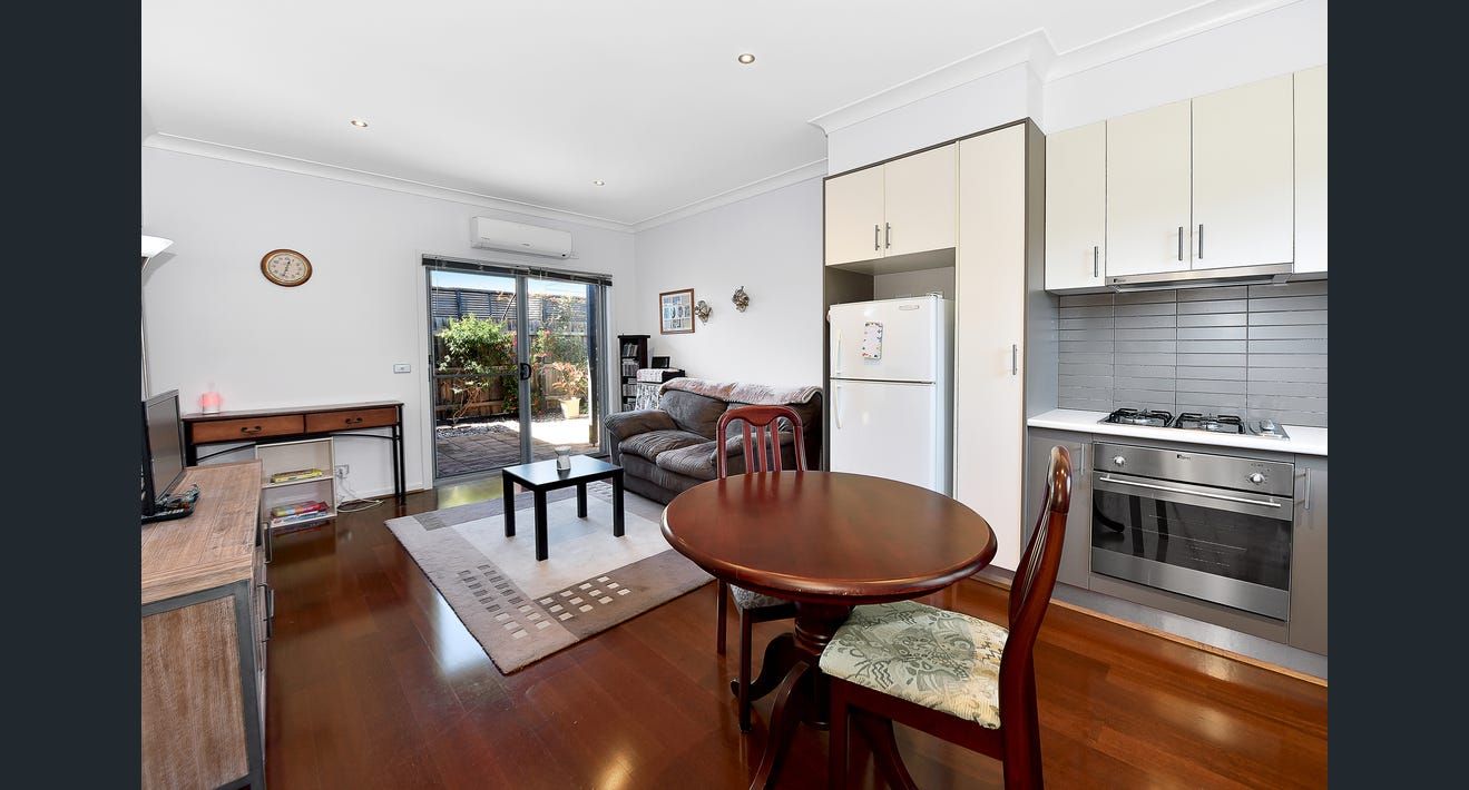 Modern Unit with Study area