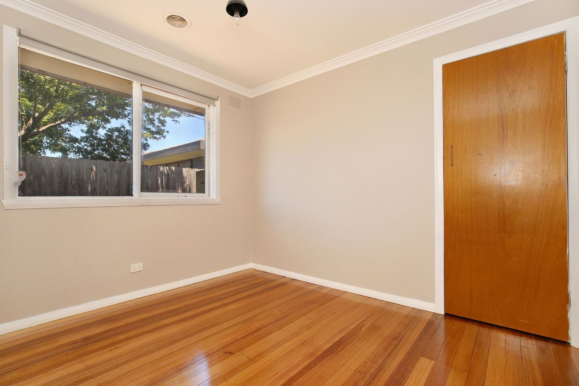 FAMILY HOME & DESIRABLE LOCATION