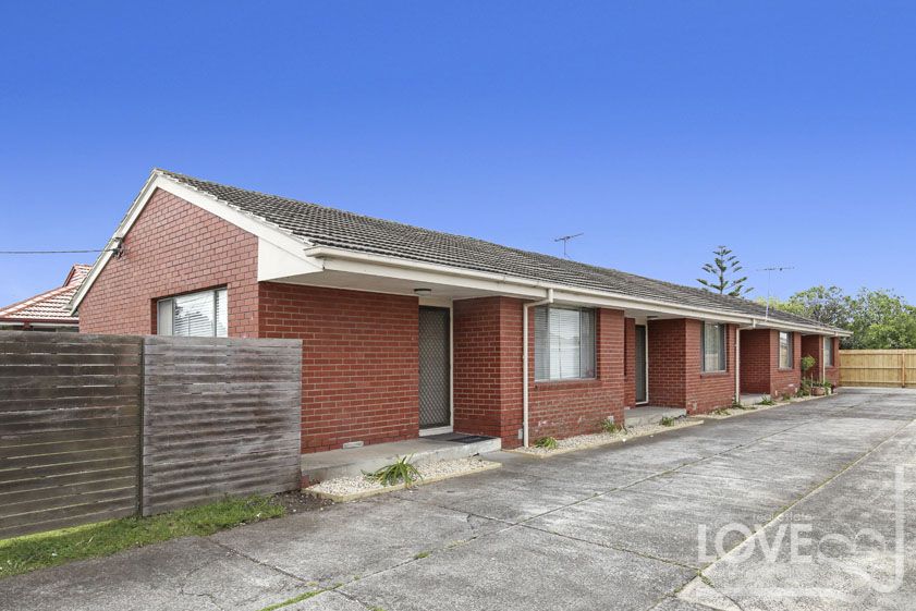 Affordable 2 Bedroom Unit with Courtyard and train station at your door step.