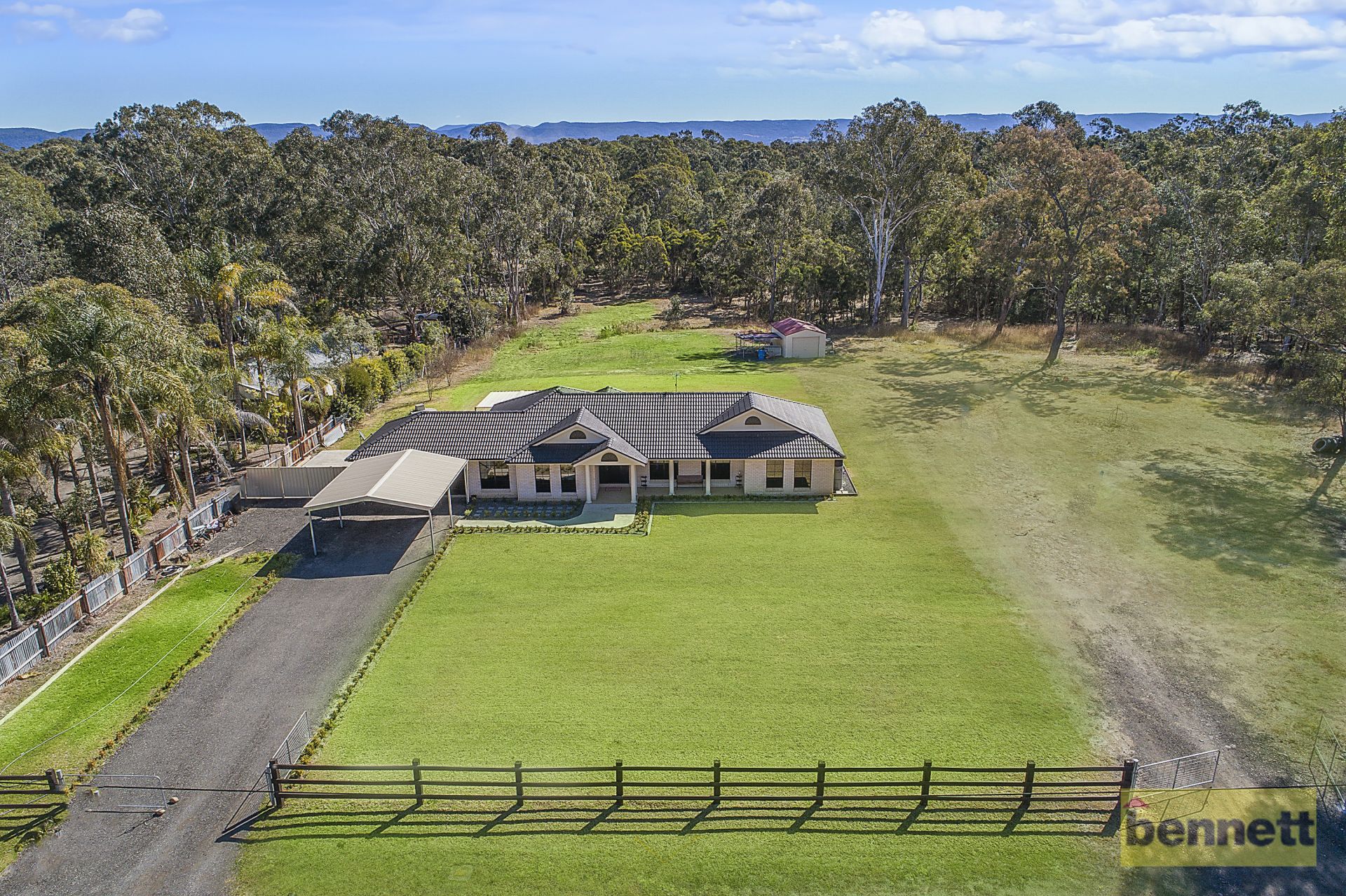 5.2 ACRES – MAGNIFICENT HOME, Londonderry - Thumbnail 2