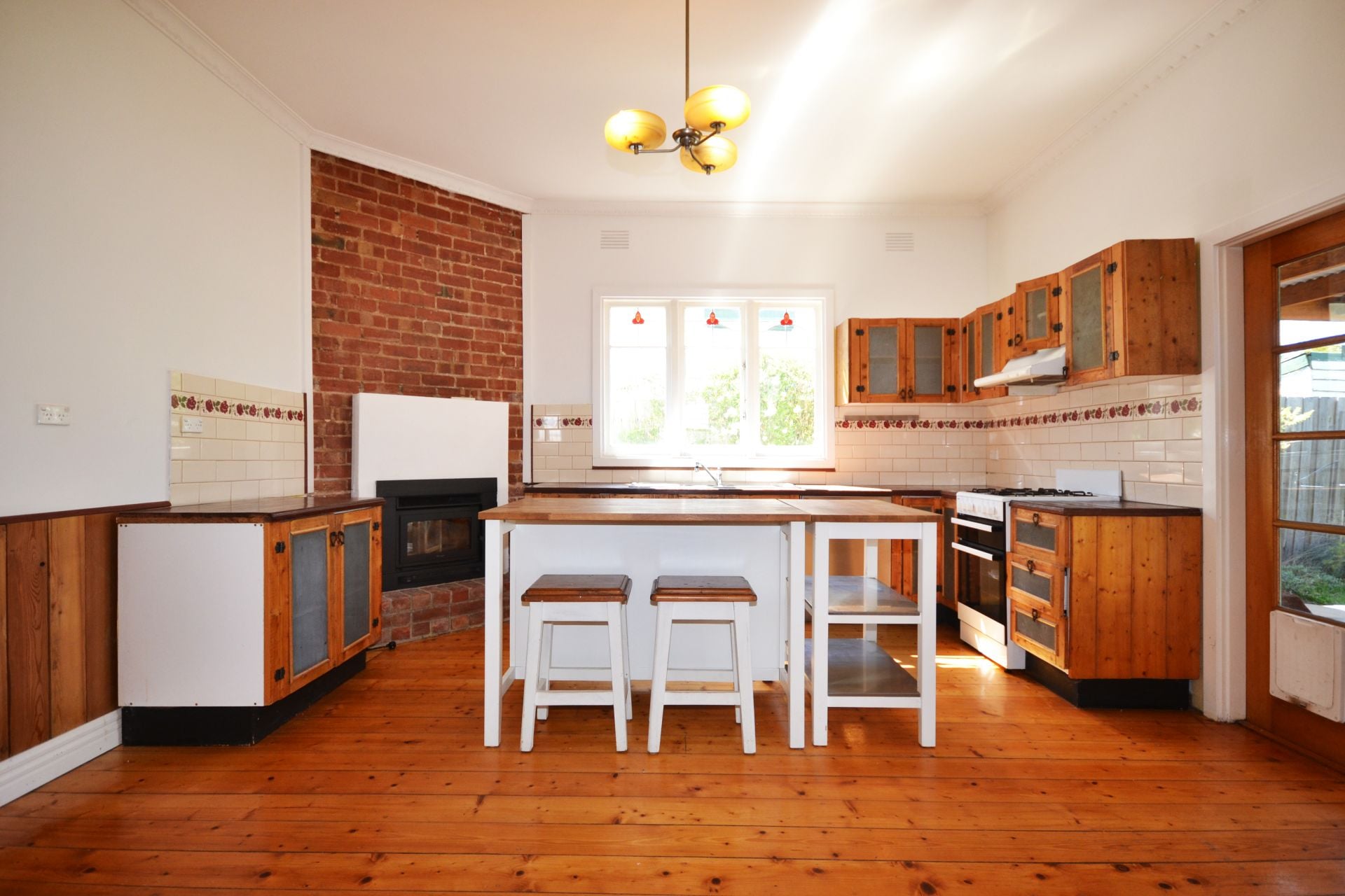 ELEGANT BEAUTY MATCHED WITH A FIRST CLASS LOCATION