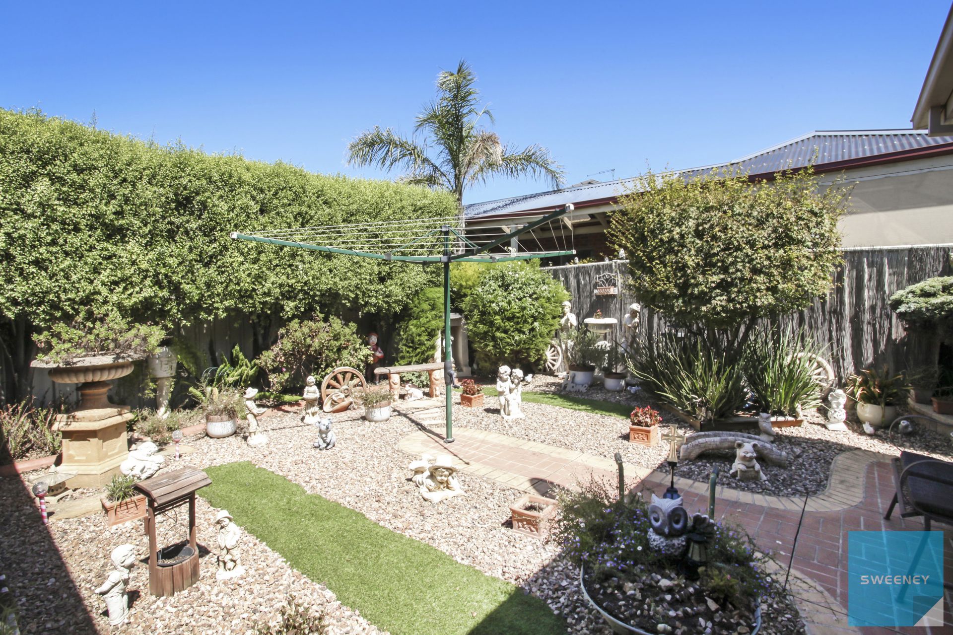 33 Cairn Curran Terrace, CAROLINE SPRINGS Sweeney Estate Agents