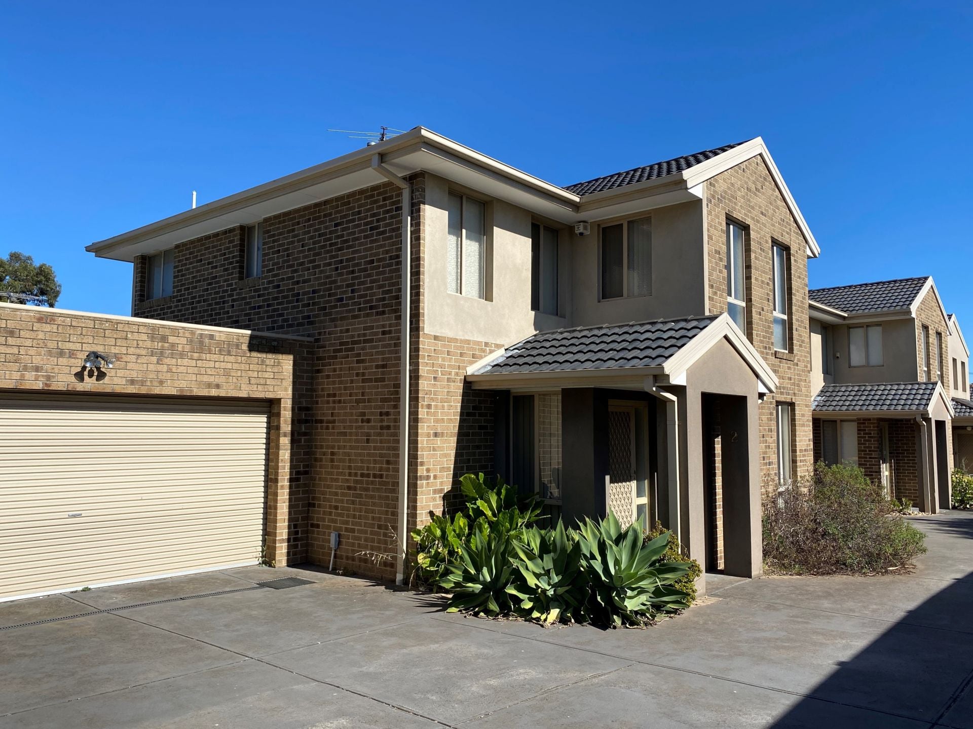 LOW MAINTENANCE, TOWNHOUSE LIVING