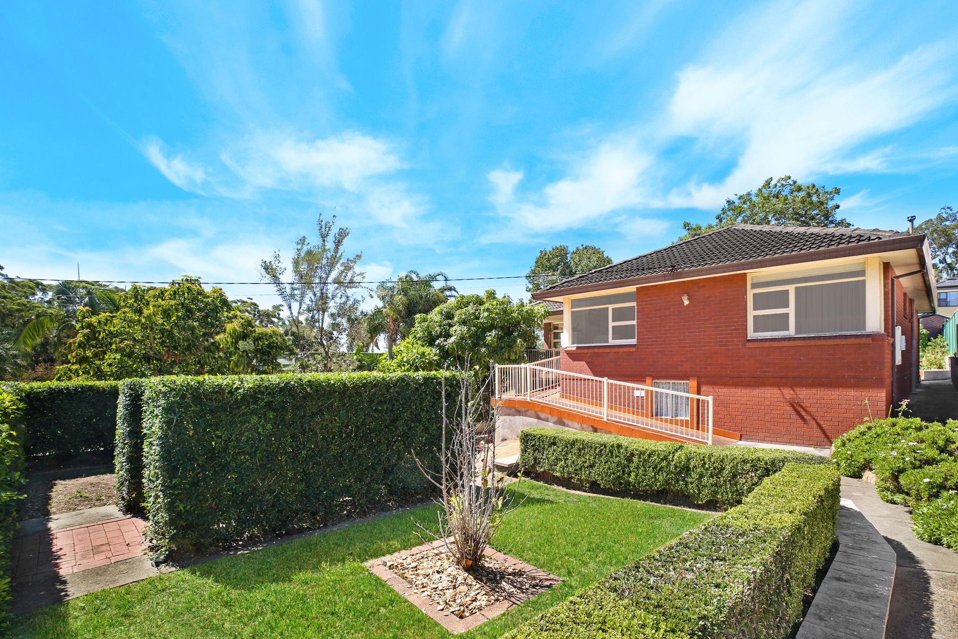 8 Ballanda Avenue, Lugarno, Lugarno - Thumbnail 2