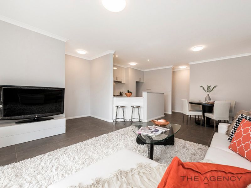 STREET FRONT STUNNER!