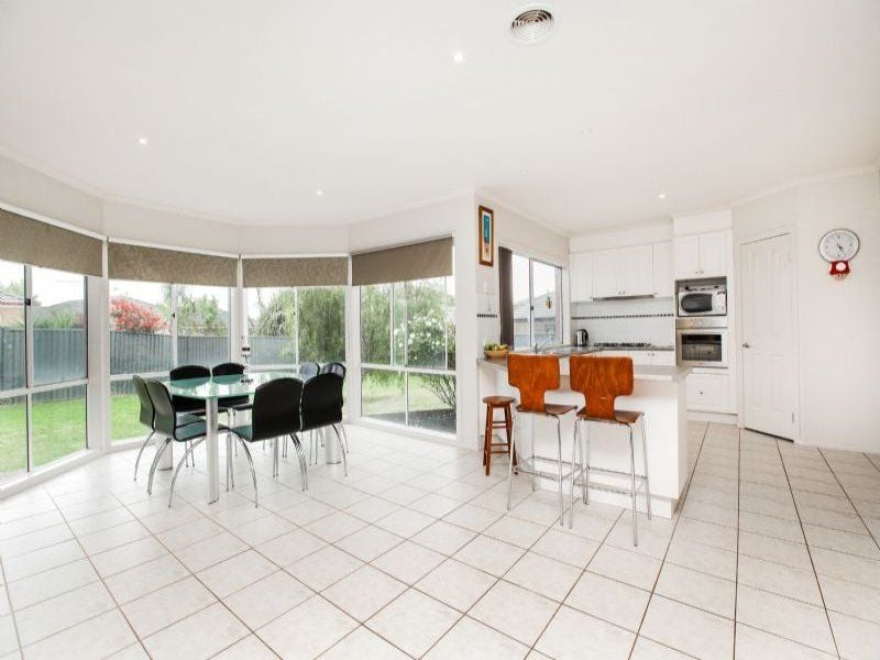9 Dobell Crescent, Caroline Springs - Thumbnail 4