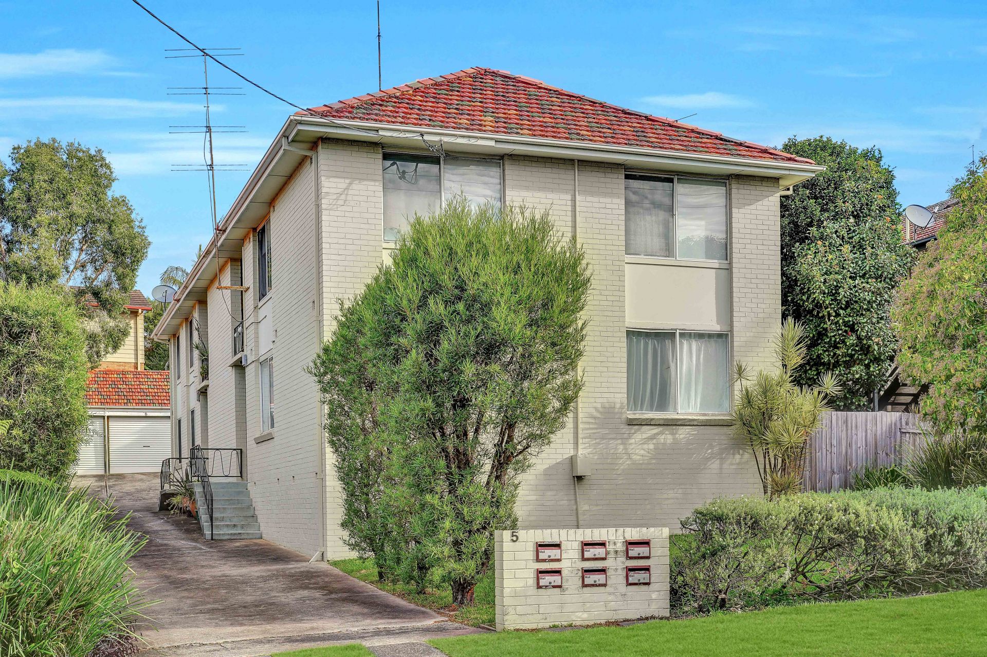 Real Estate For Lease 2/5 Kelvin Road Coniston , NSW