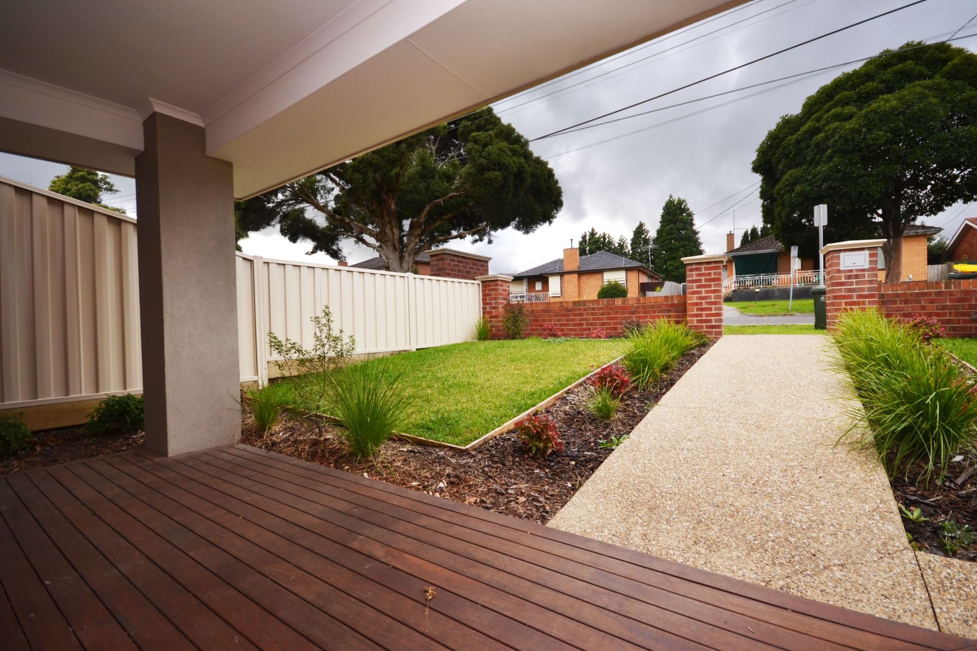 CONTEMPORARY DELIGHT – THE EPITOME OF ELEGANCE OVERLOOKING PARKLANDS