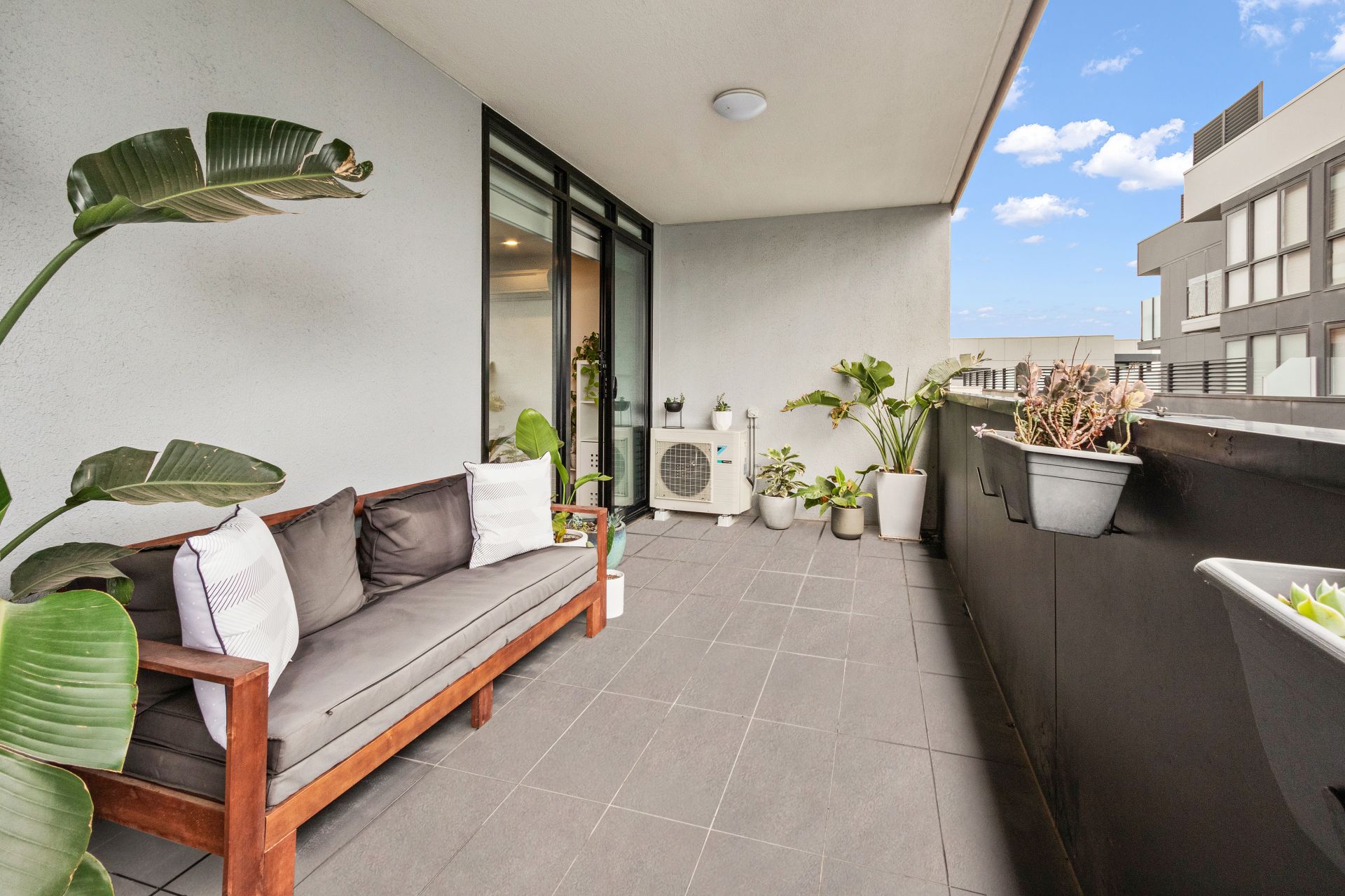 Vibrant Apartment Living In Lifestyle Hot Spot