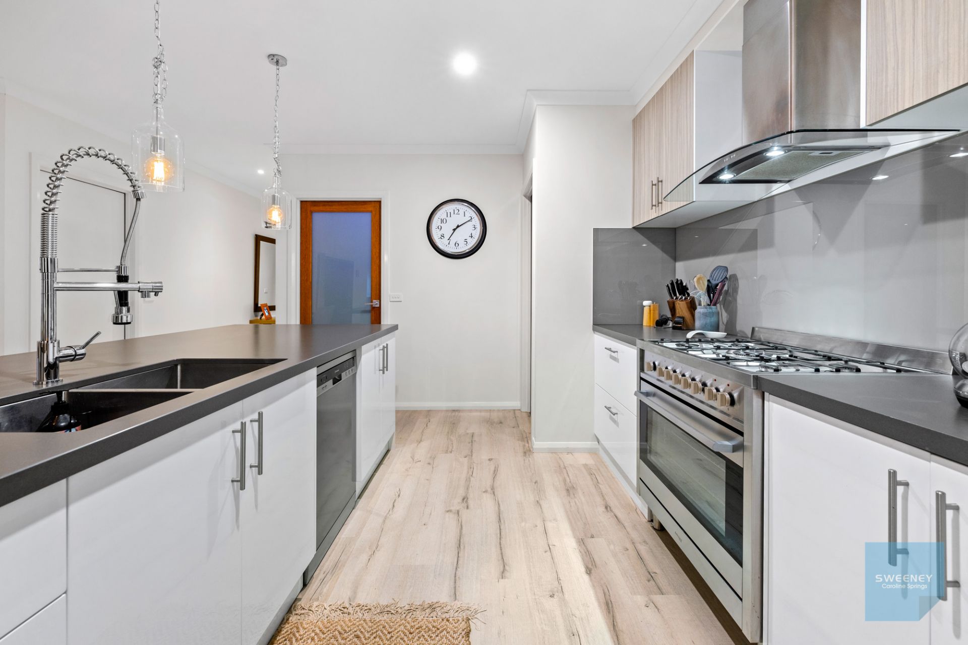 28 Tora Crescent, Fraser Rise - Thumbnail 4