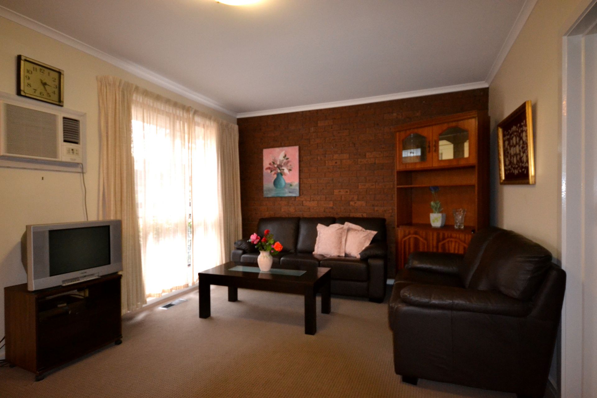 FULLY FURNISHED AND ALL UTILITIES INCLUDED!!!!!!!!