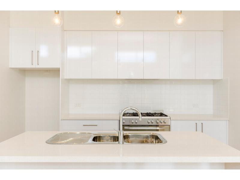 1/10 Callistemon Court OCEAN GROVE VIC, Ocean Grove - Thumbnail 2