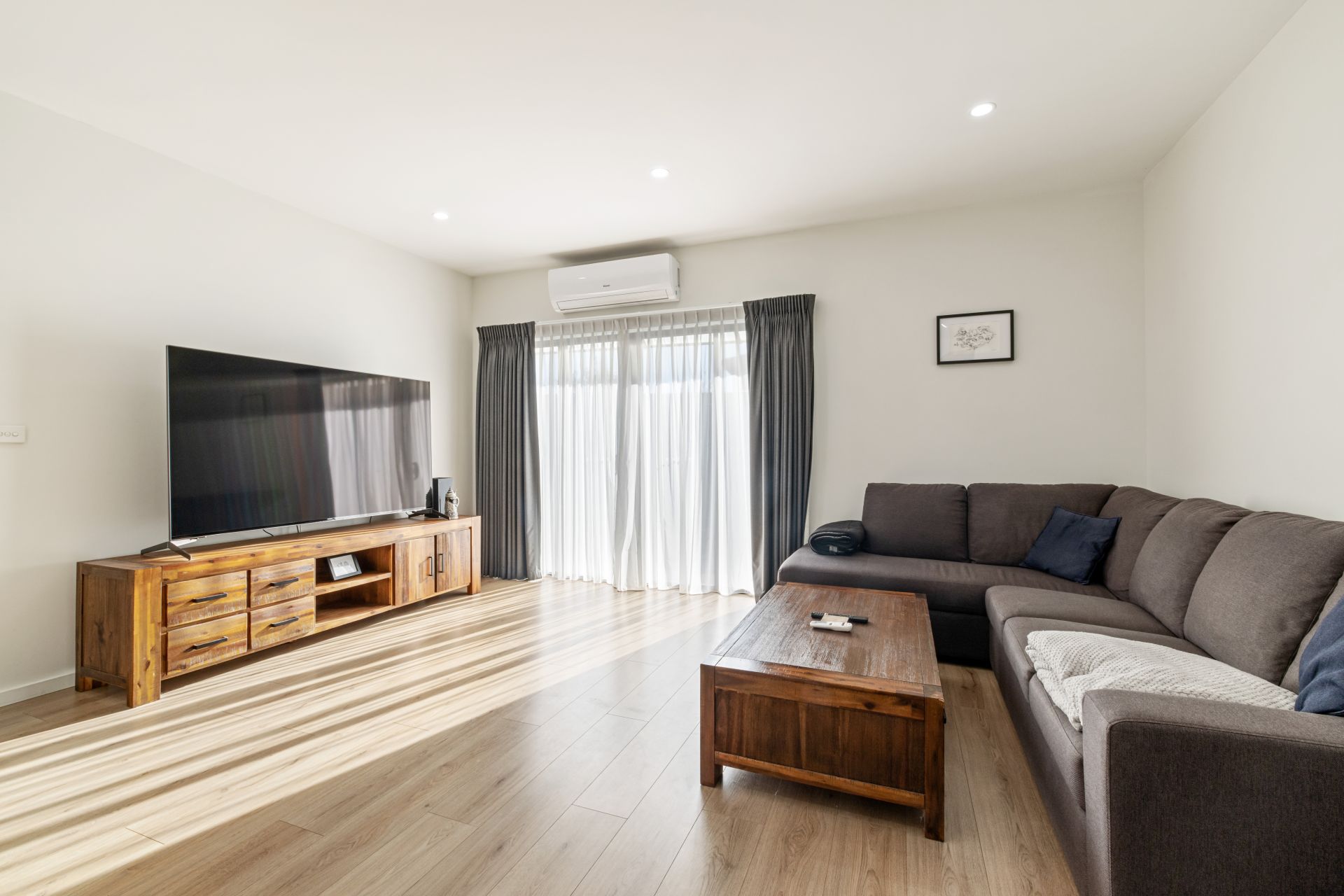 Modern & Light-Filled 2-Bedroom Unit for Rent