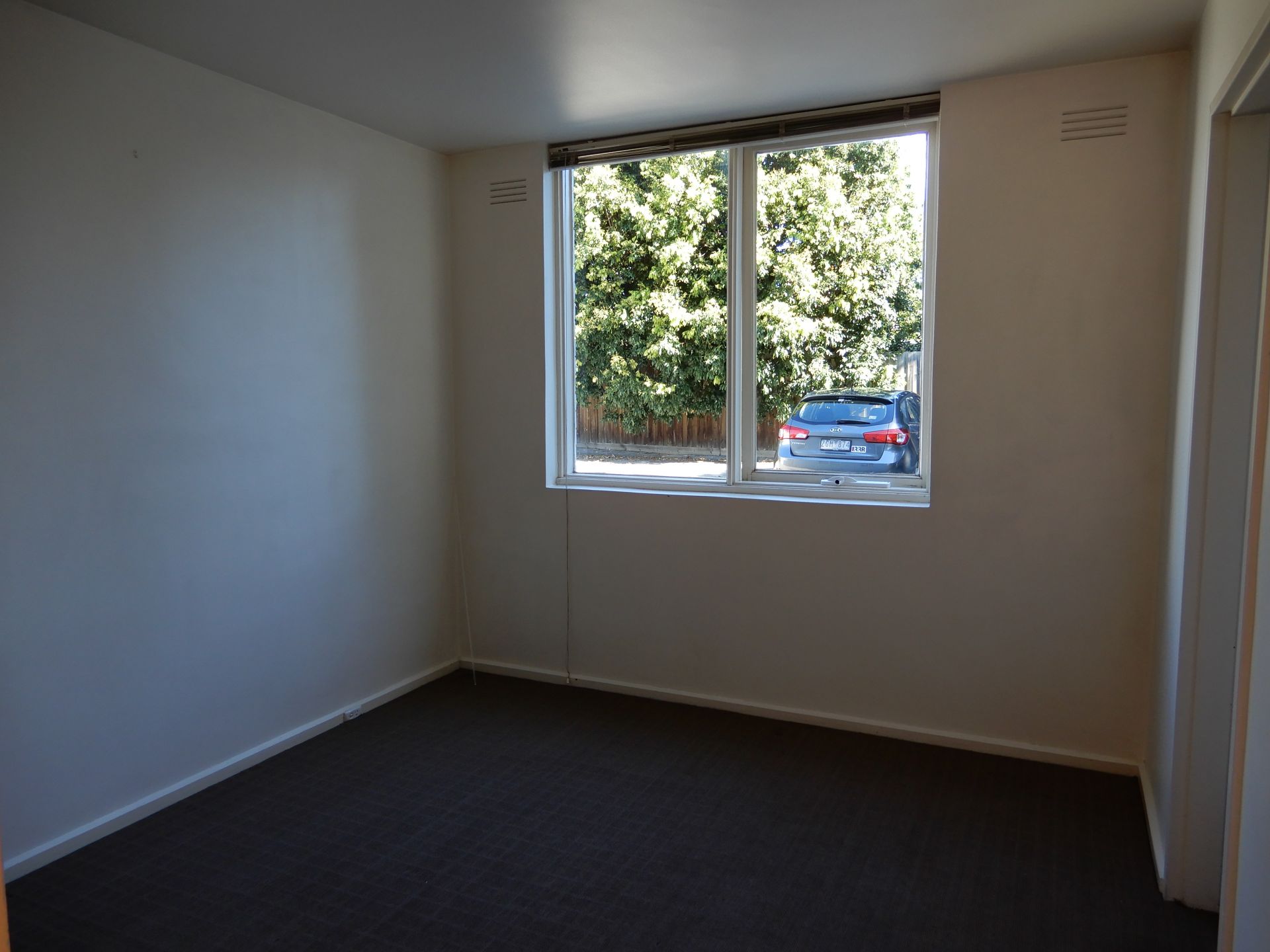 Gorgeous Ground Floor Apartment In Prime Location!