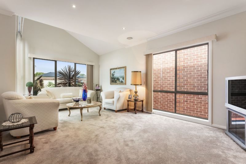 49 Tuross Crescent, South Morang - Thumbnail 2